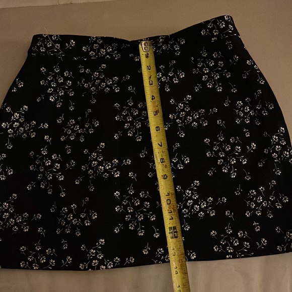 New without tags, button front short skirt! - Picture 4 of 7